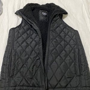 North 15 black fleece vest